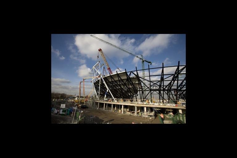 Video: First roof truss lifted onto 2012 Olympic stadium | News | Building